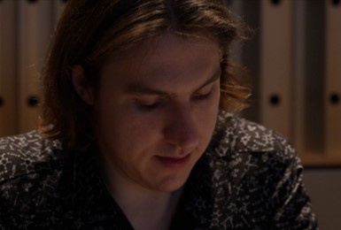 Une image contenant Visage humain, personne, peau, habitsDescription générée automatiquement